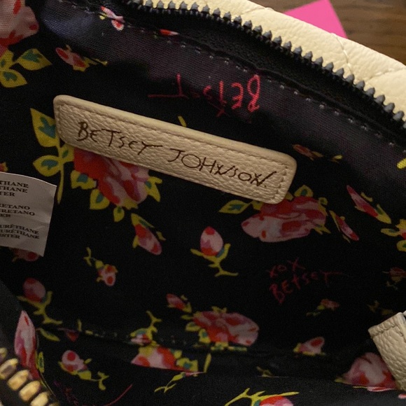 NWT Betsey Johnson puppy face convertible cross body or clutch purse - Picture 3 of 10